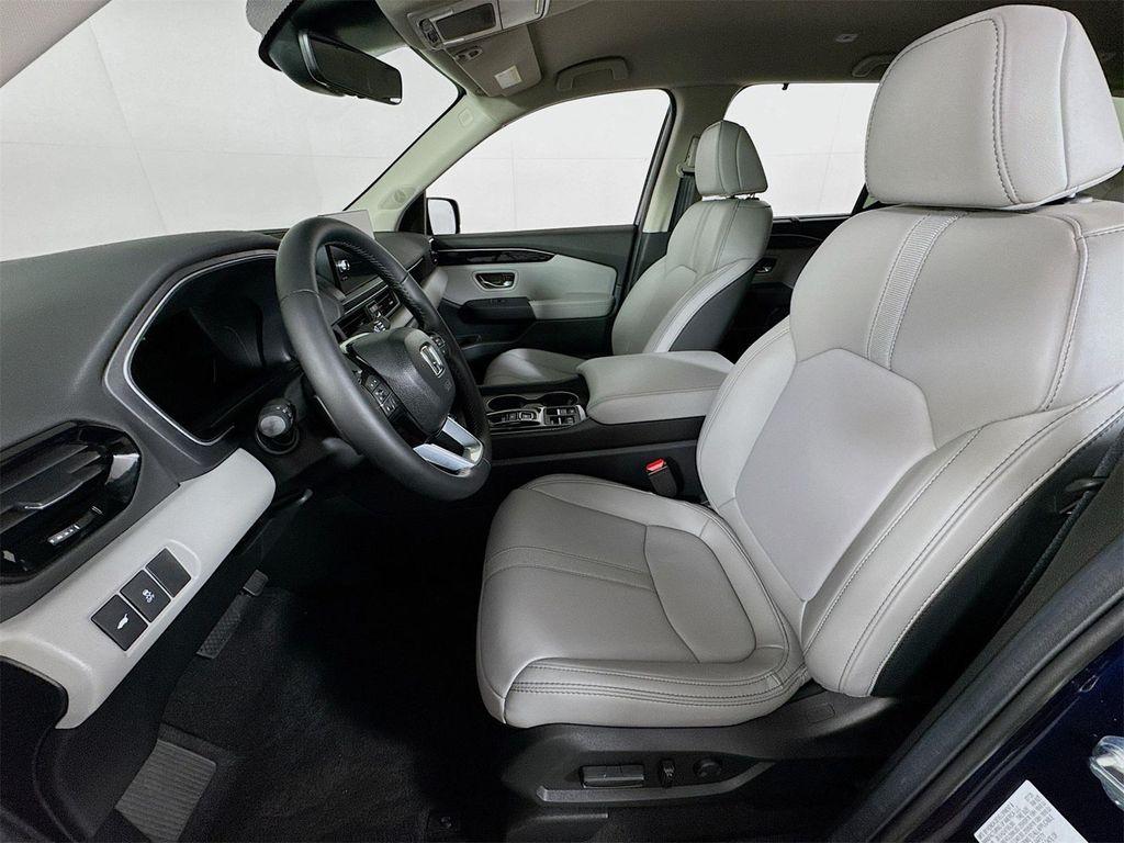 used 2025 Honda Pilot car, priced at $44,990