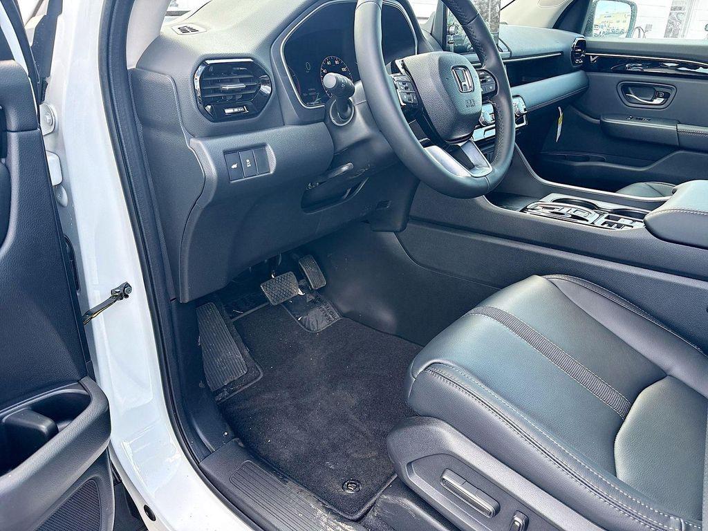 used 2025 Honda Pilot car, priced at $45,490