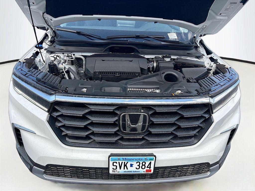 used 2025 Honda Pilot car, priced at $45,490