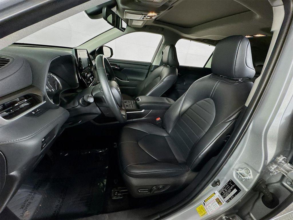 used 2022 Toyota Highlander car, priced at $35,990