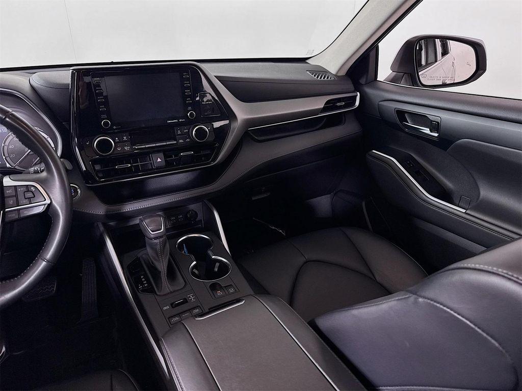 used 2022 Toyota Highlander car, priced at $35,990