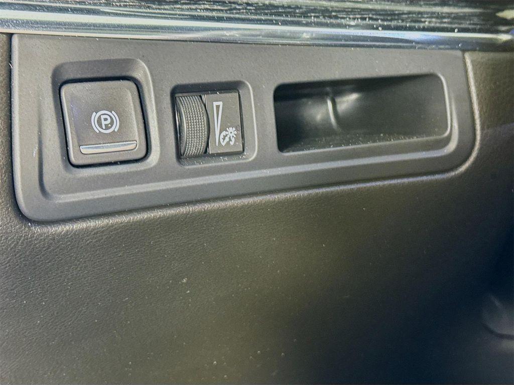 used 2021 Cadillac XT5 car, priced at $28,490