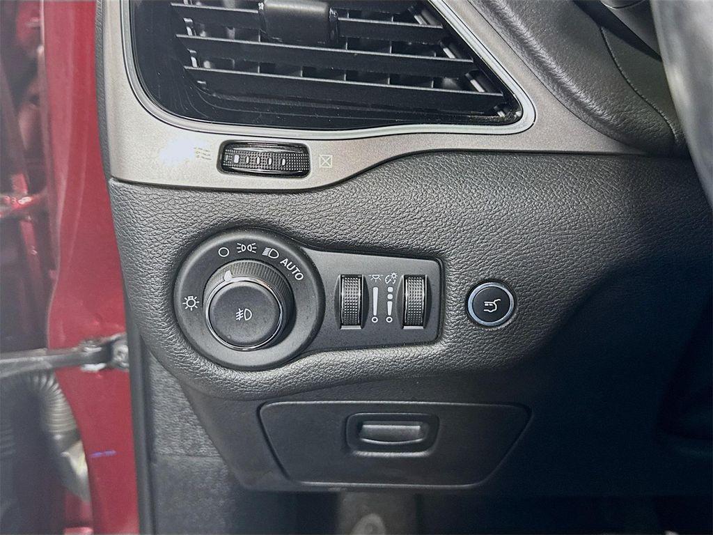 used 2020 Jeep Cherokee car, priced at $17,490