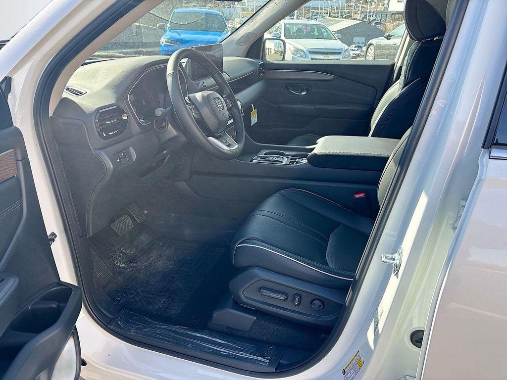 new 2026 Honda Pilot car, priced at $55,445