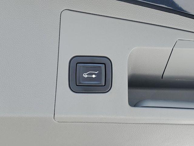 used 2022 Cadillac XT5 car, priced at $32,427