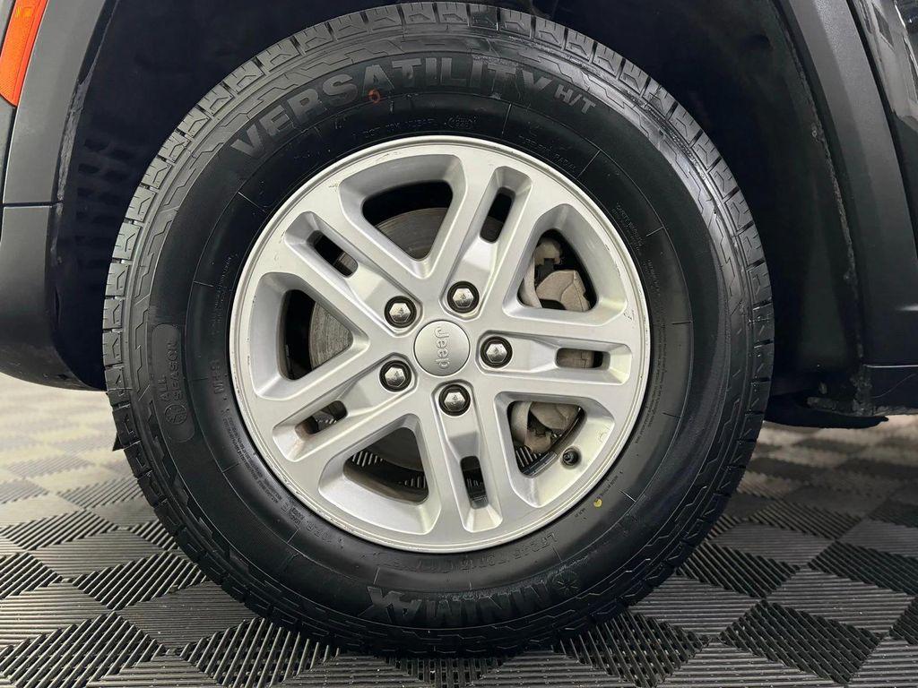 used 2023 Jeep Grand Cherokee car, priced at $22,995