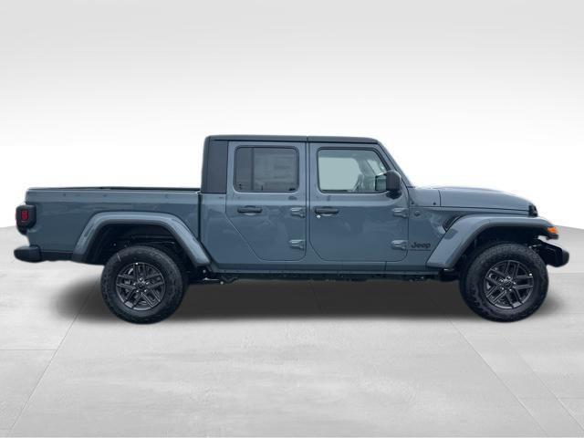 new 2026 Jeep Gladiator car, priced at $45,670