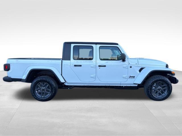 new 2026 Jeep Gladiator car, priced at $45,080