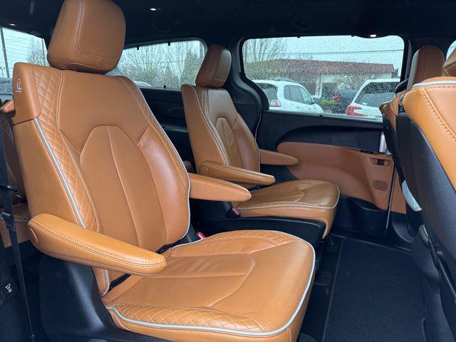 used 2023 Chrysler Pacifica car, priced at $33,600