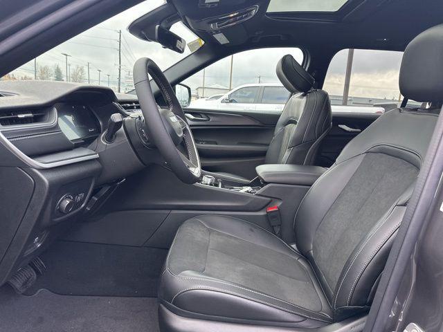 new 2025 Jeep Grand Cherokee car, priced at $35,250