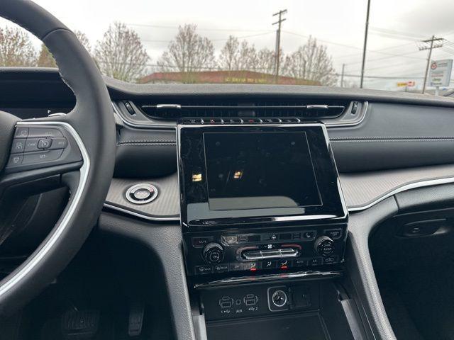 new 2025 Jeep Grand Cherokee car, priced at $35,250