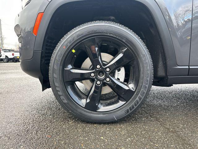 new 2025 Jeep Grand Cherokee car, priced at $35,250