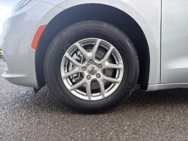 used 2024 Chrysler Pacifica car, priced at $27,000