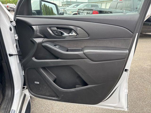used 2022 Chevrolet Traverse car, priced at $30,200