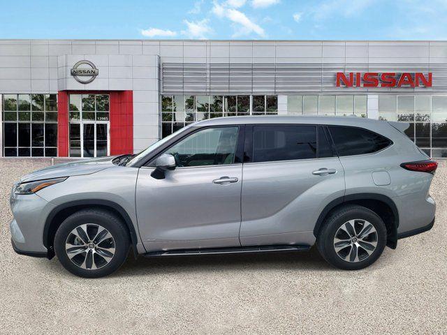used 2022 Toyota Highlander Hybrid car, priced at $38,772