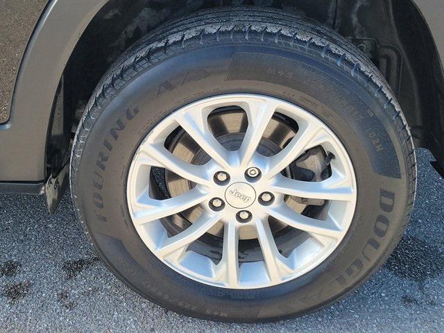 used 2021 Jeep Cherokee car, priced at $8,999