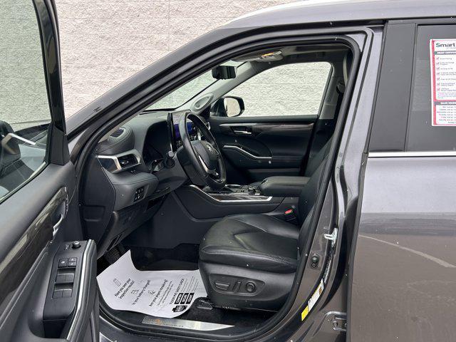 used 2023 Toyota Highlander car, priced at $41,995