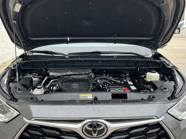 used 2023 Toyota Highlander car, priced at $41,995