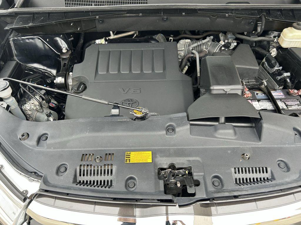 used 2015 Toyota Highlander car, priced at $21,604