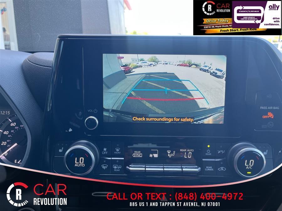 used 2024 Toyota Highlander car, priced at $34,394
