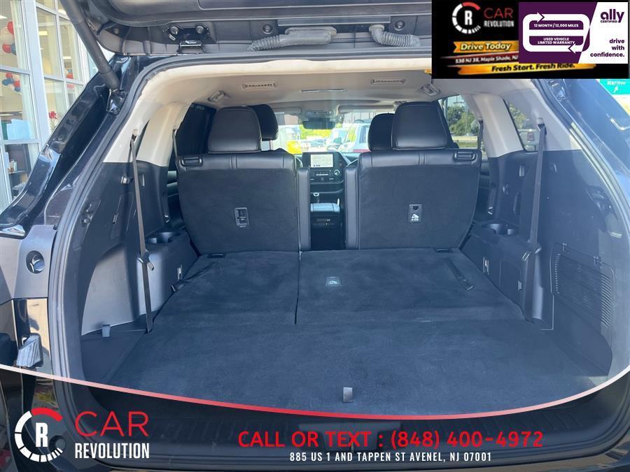 used 2024 Toyota Highlander car, priced at $34,394