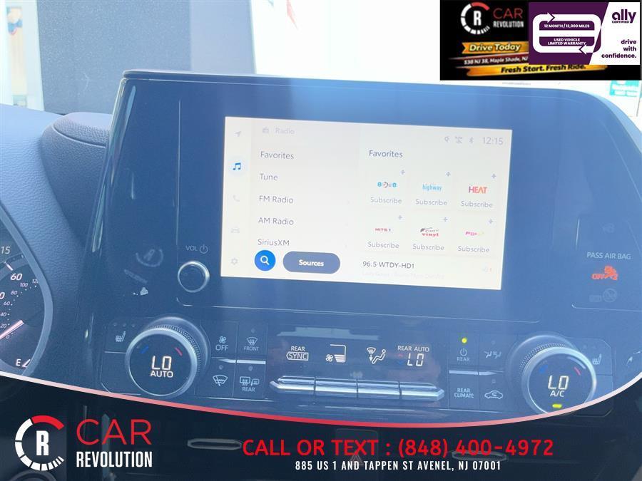 used 2024 Toyota Highlander car, priced at $34,394