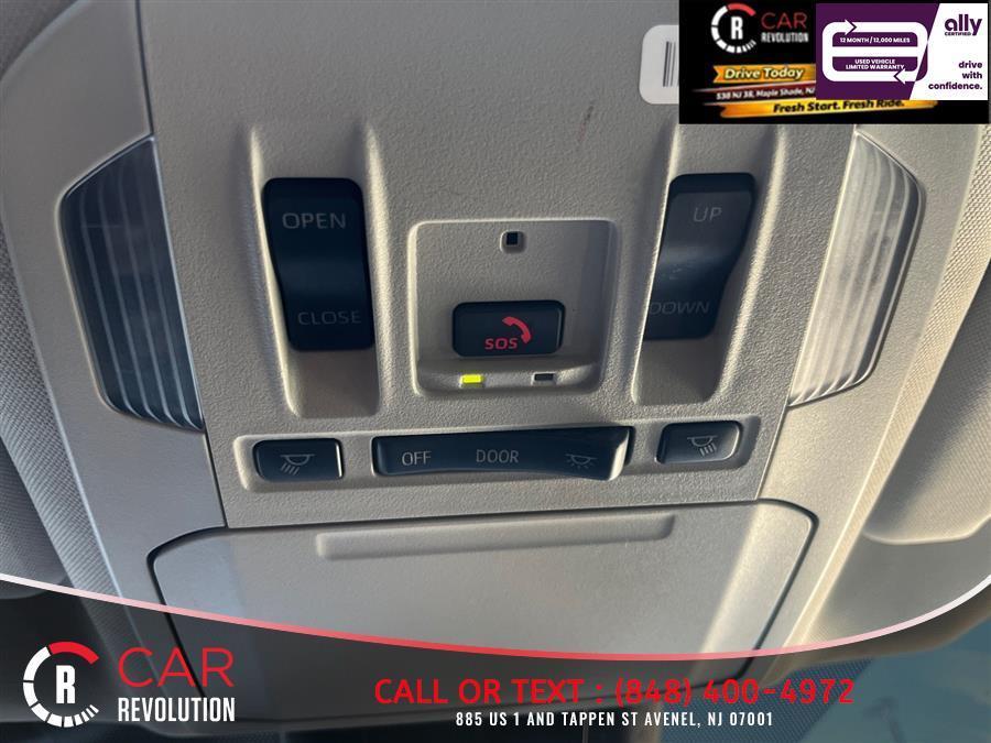 used 2024 Toyota Highlander car, priced at $34,394