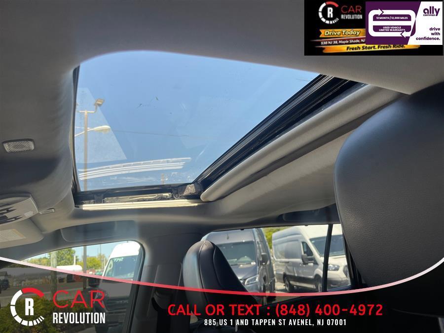 used 2024 Toyota Highlander car, priced at $34,394