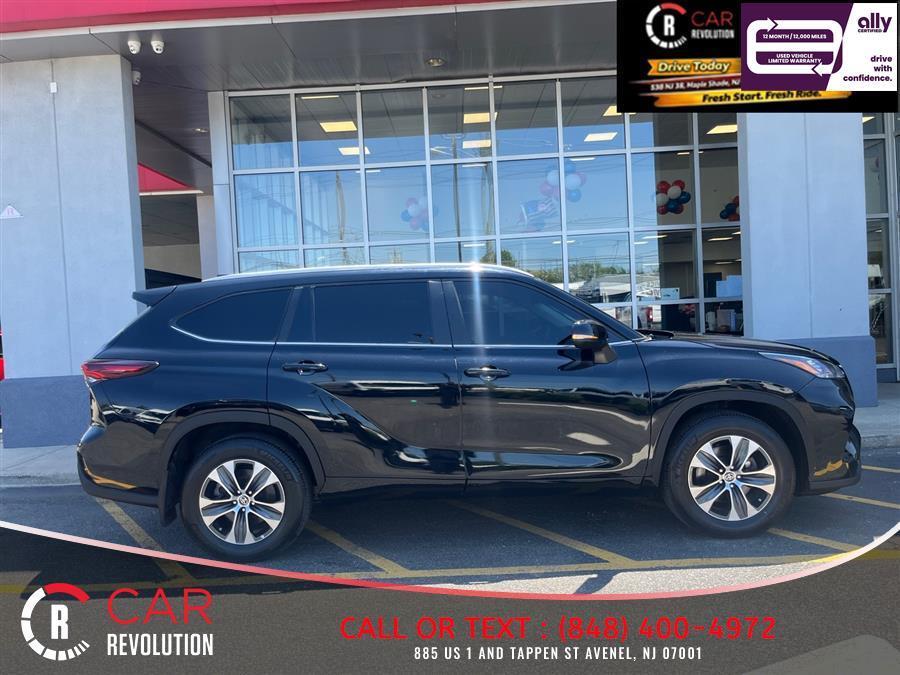 used 2024 Toyota Highlander car, priced at $34,394