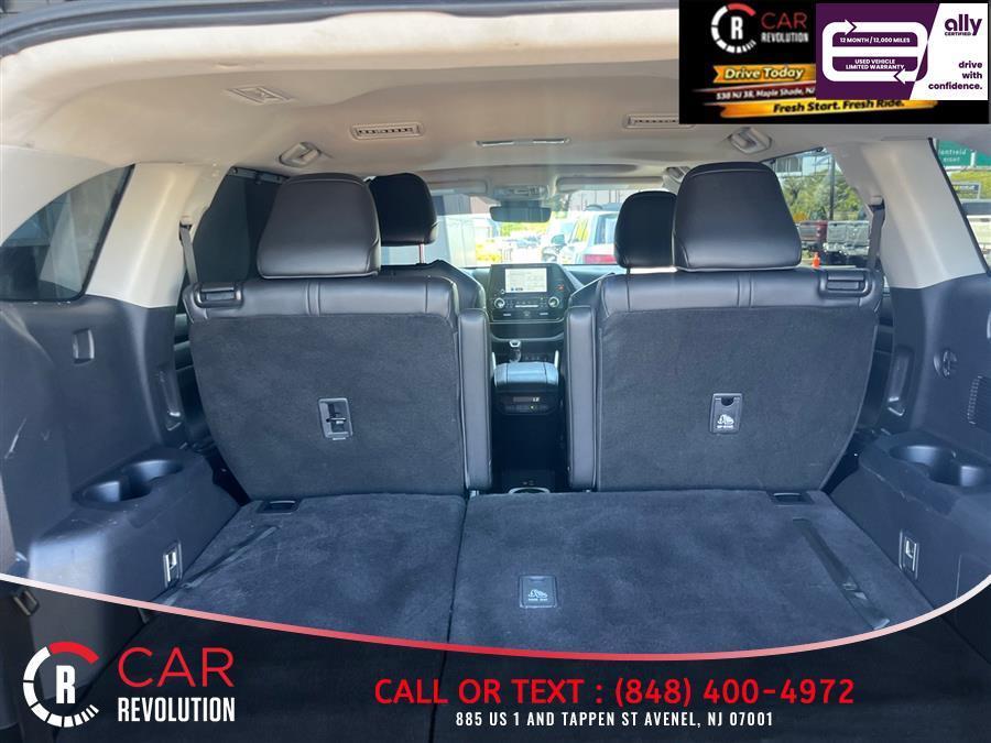 used 2024 Toyota Highlander car, priced at $34,394