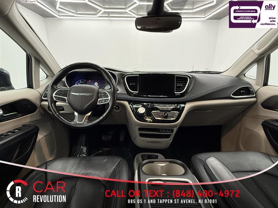 used 2021 Chrysler Pacifica Hybrid car, priced at $19,599