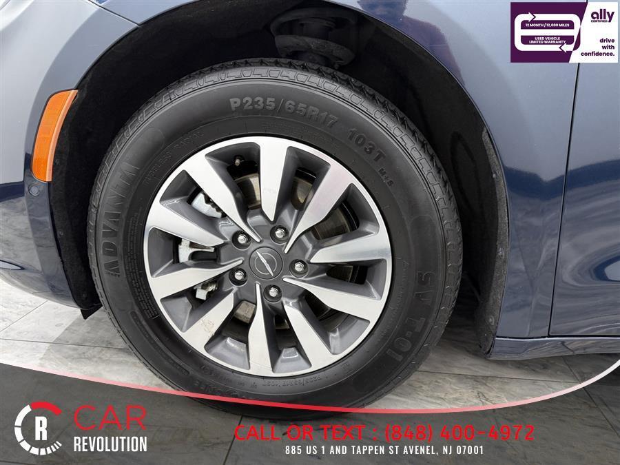 used 2021 Chrysler Pacifica Hybrid car, priced at $19,599