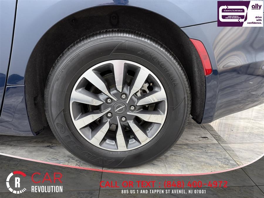used 2021 Chrysler Pacifica Hybrid car, priced at $19,599