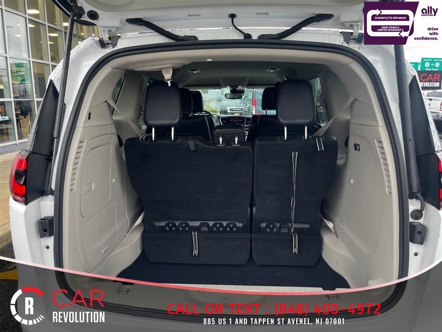 used 2024 Chrysler Pacifica Hybrid car, priced at $25,794