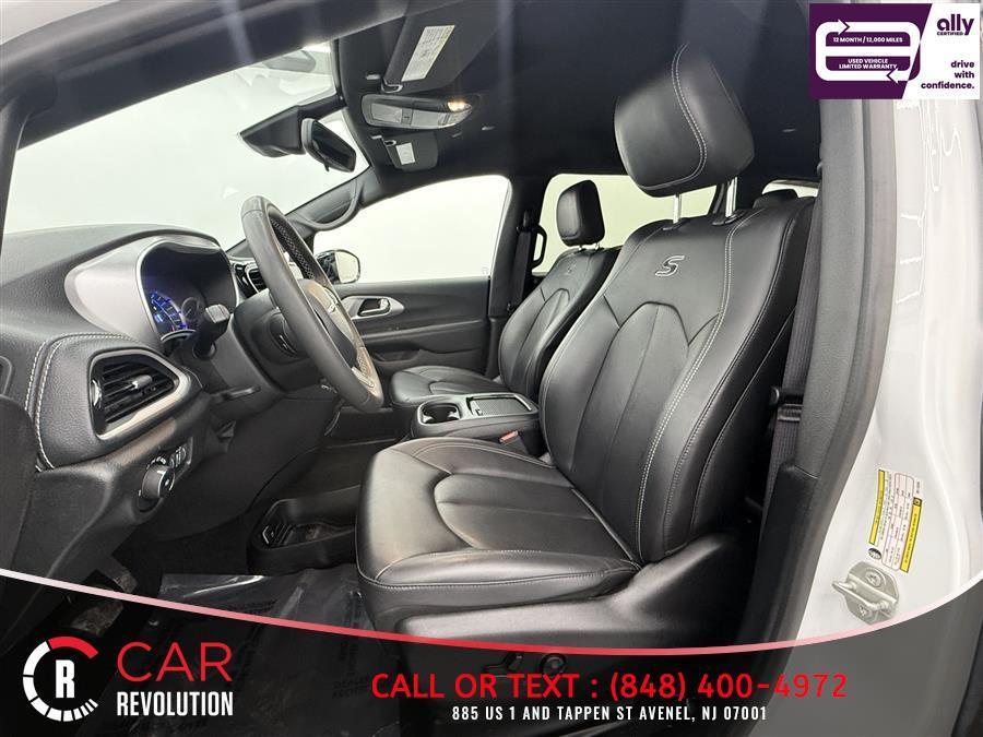 used 2024 Chrysler Pacifica Hybrid car, priced at $28,999