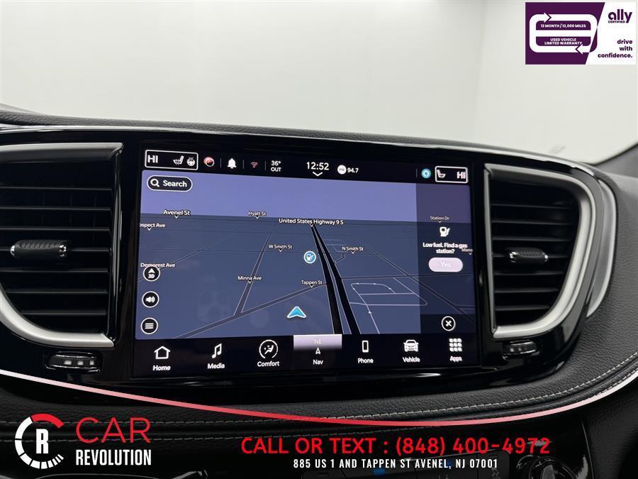 used 2024 Chrysler Pacifica Hybrid car, priced at $28,999