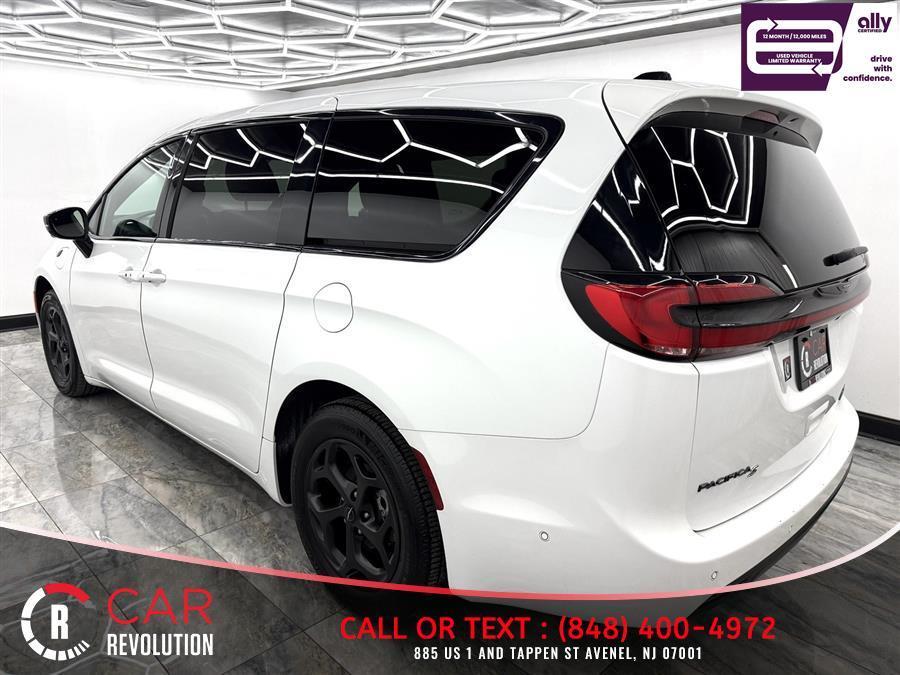 used 2024 Chrysler Pacifica Hybrid car, priced at $28,999