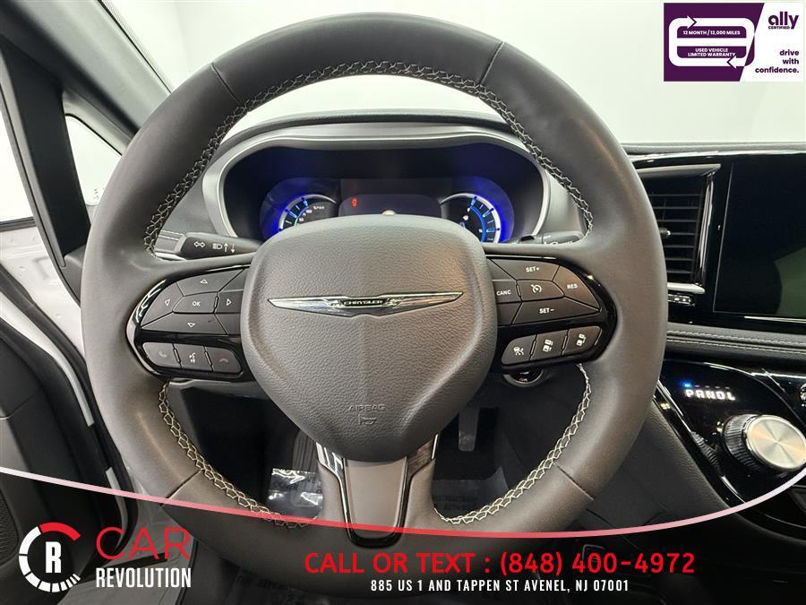 used 2024 Chrysler Pacifica Hybrid car, priced at $28,999