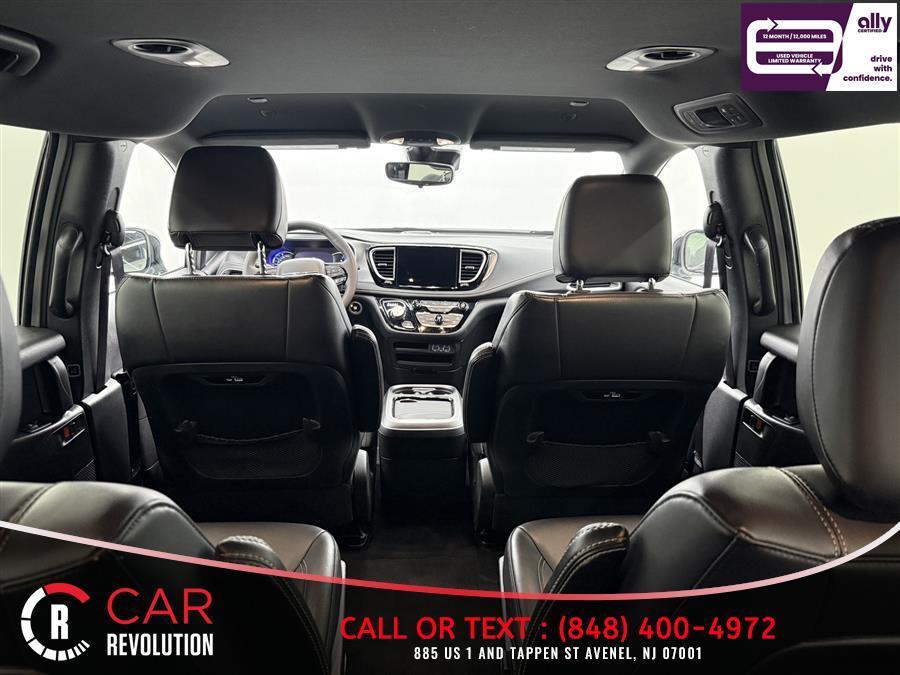 used 2024 Chrysler Pacifica Hybrid car, priced at $28,999