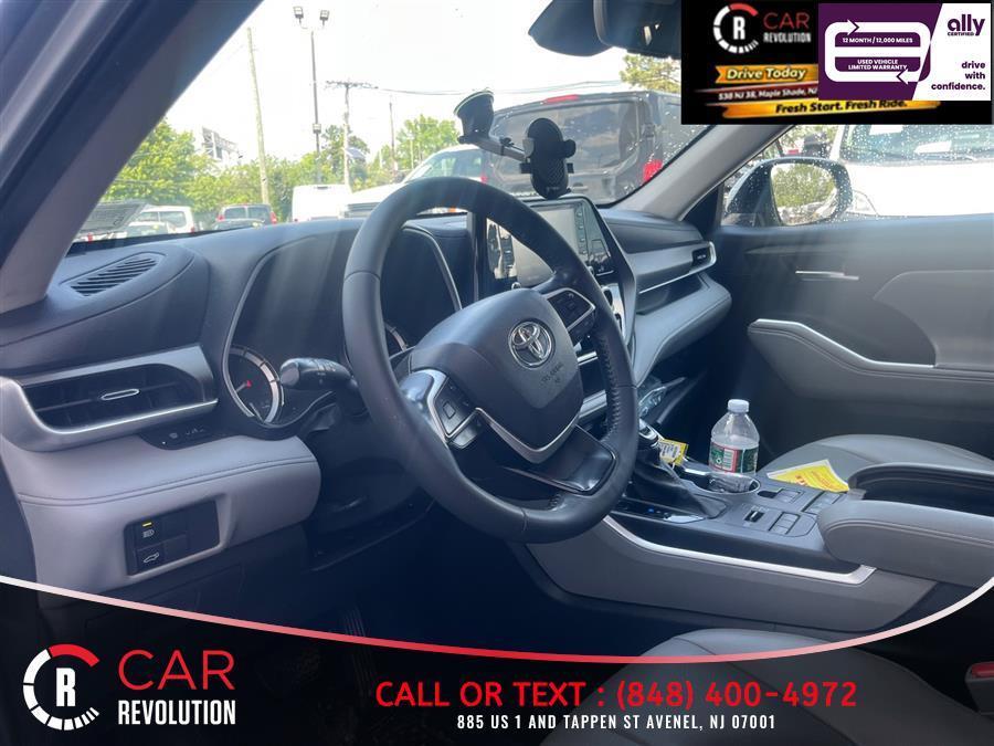 used 2022 Toyota Highlander car, priced at $31,794