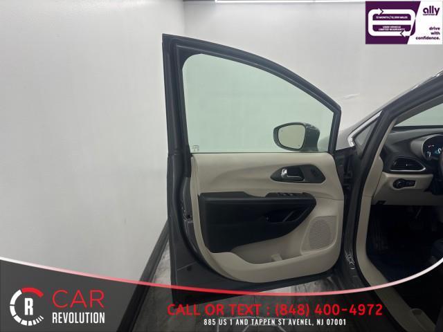 used 2021 Chrysler Pacifica Hybrid car, priced at $19,999