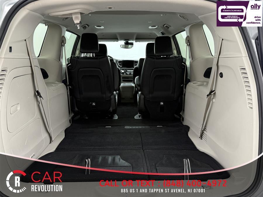 used 2023 Chrysler Pacifica Hybrid car, priced at $21,999