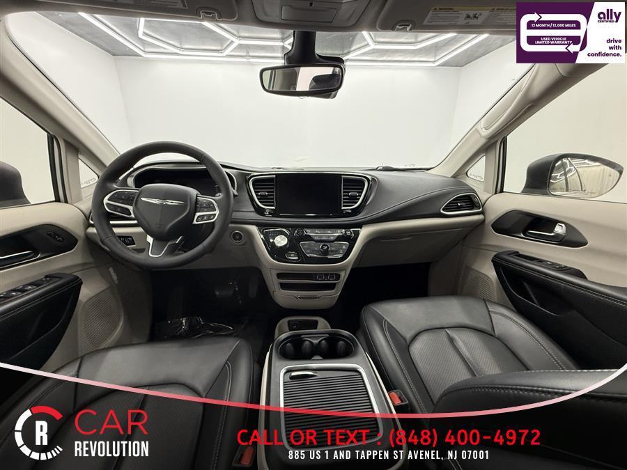 used 2023 Chrysler Pacifica Hybrid car, priced at $21,999