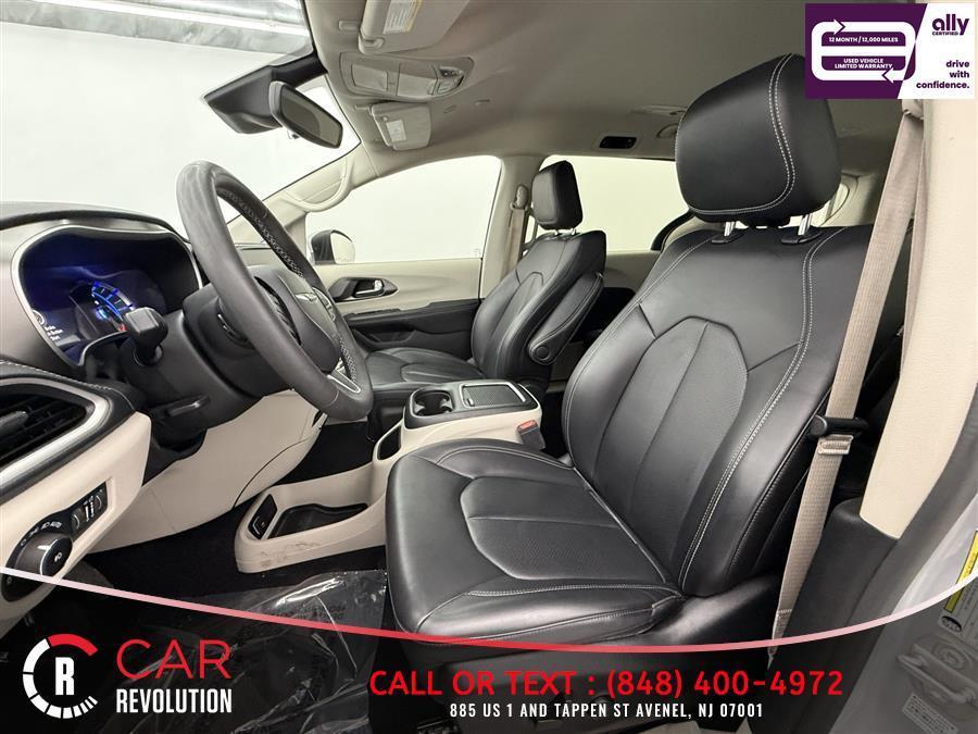 used 2023 Chrysler Pacifica Hybrid car, priced at $21,999