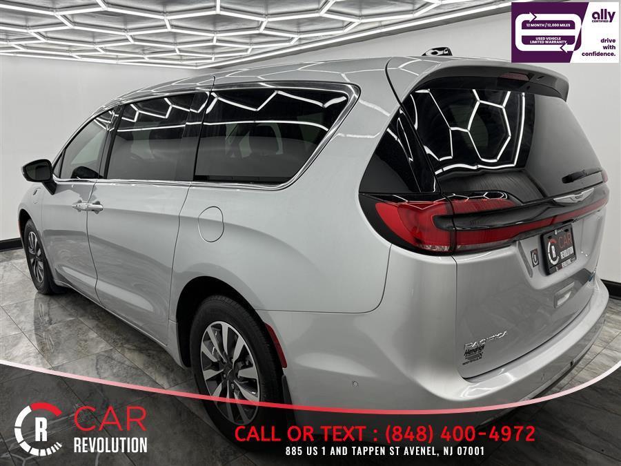 used 2023 Chrysler Pacifica Hybrid car, priced at $21,999