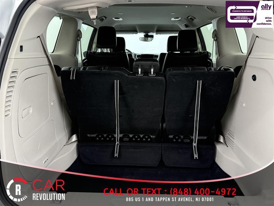 used 2023 Chrysler Pacifica Hybrid car, priced at $21,999