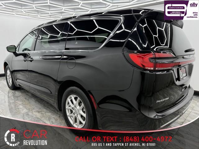 used 2024 Chrysler Pacifica car, priced at $20,300