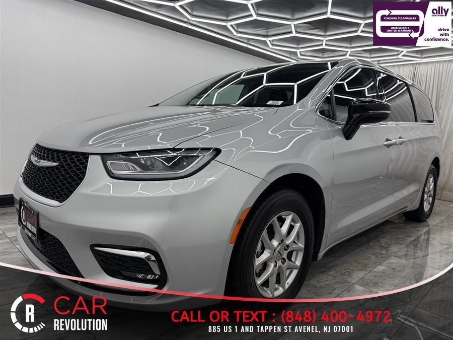 used 2024 Chrysler Pacifica car, priced at $23,999