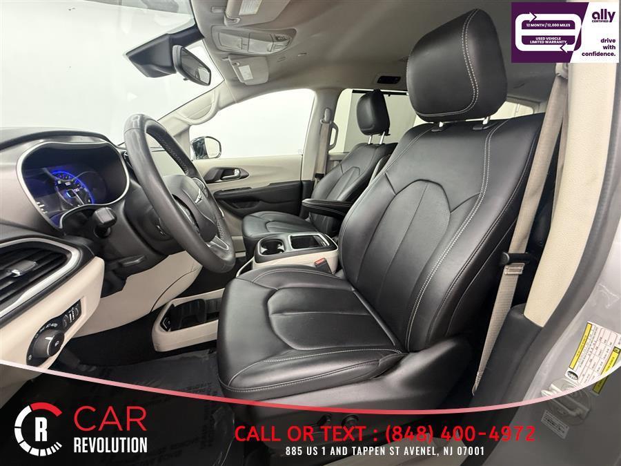 used 2024 Chrysler Pacifica car, priced at $23,999