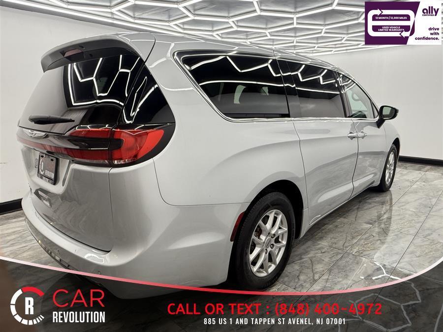 used 2024 Chrysler Pacifica car, priced at $23,999